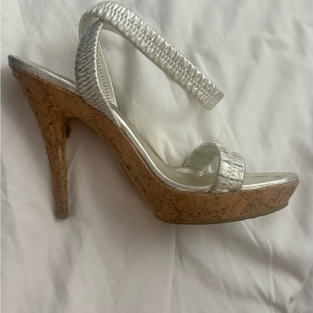 Gucci Brown Box with Gold Logo. They’re like new but cork got ruined in the box - Picture 1 of 16